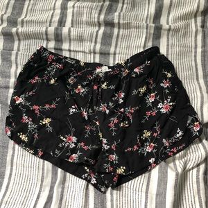 black floral flowy shorts
